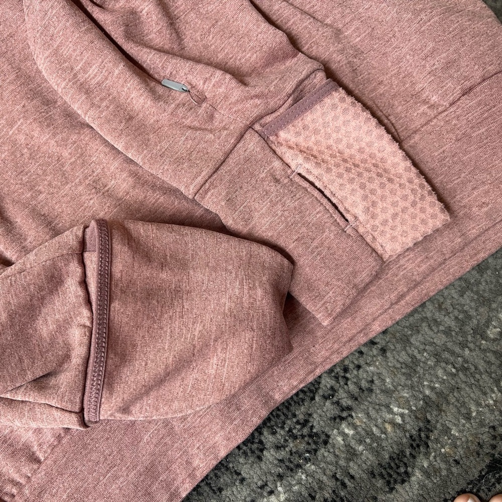 NIKE Dri- Fit Running Crewneck Sweatshirt With Hand Covers & Thumbholes - Picture 3 of 8
